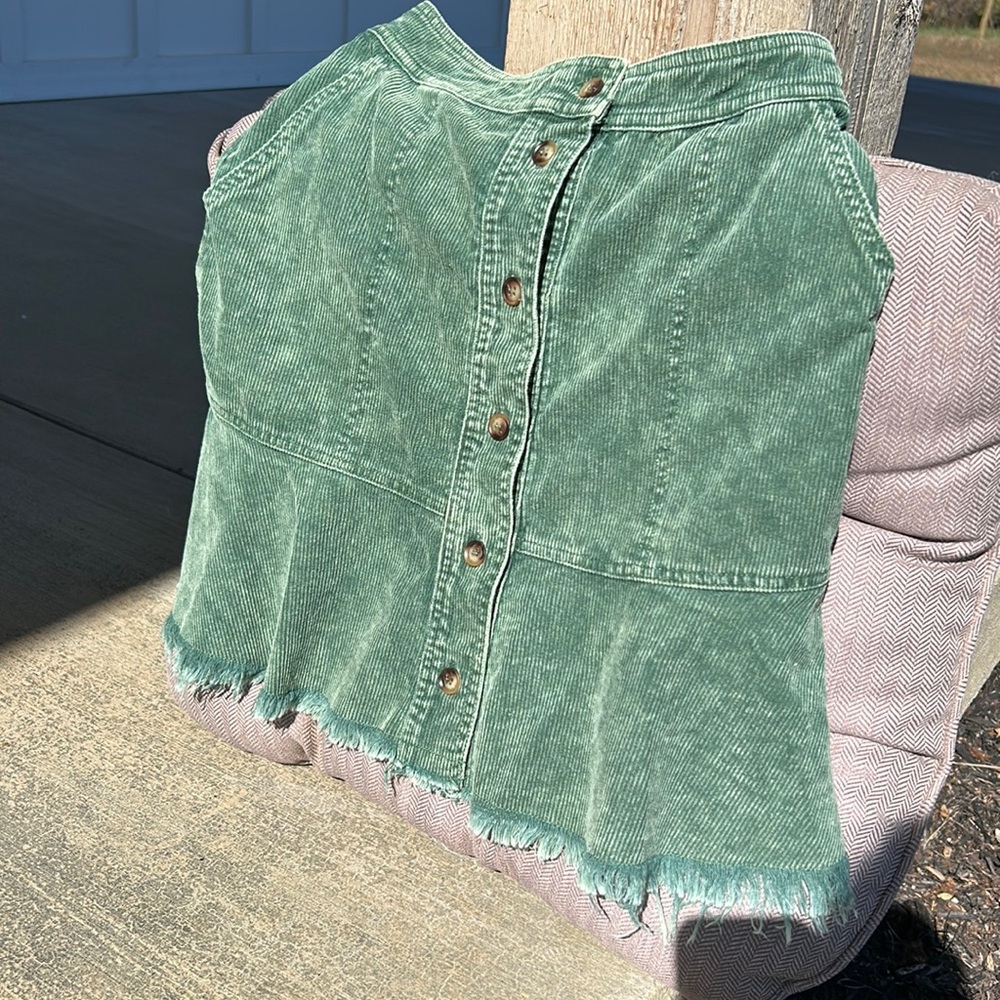 NWT green corduroy skirt. Medium size.